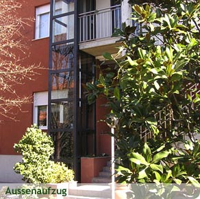 Rollstuhl senkrecht Aussenaufzug