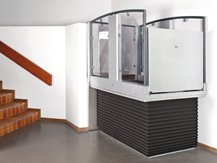 Fischer Treppenlifte - Hebeplattform Guldmann LP5+ - Montage in einem Treppenhaus