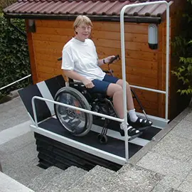Fischer Treppenlifte - Liftboy LB1 und LB2 für Rollstuhlfahrer und Personen mit Gehbehinderung